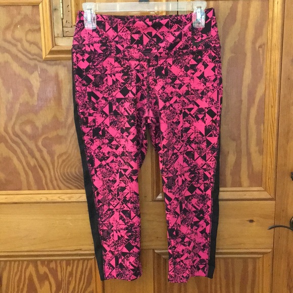 NWOT women’s size medium Nike Dri-Fit capris - Picture 1 of 5